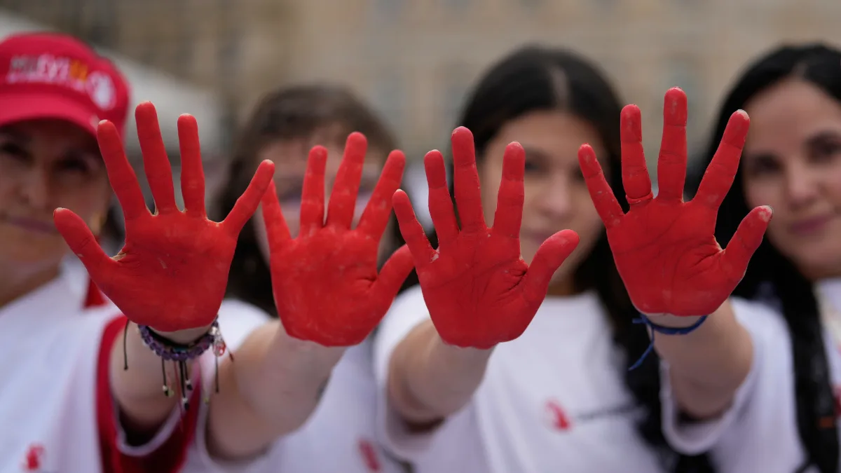 Social Media Helps Recruit Children for Colombian Armed Groups